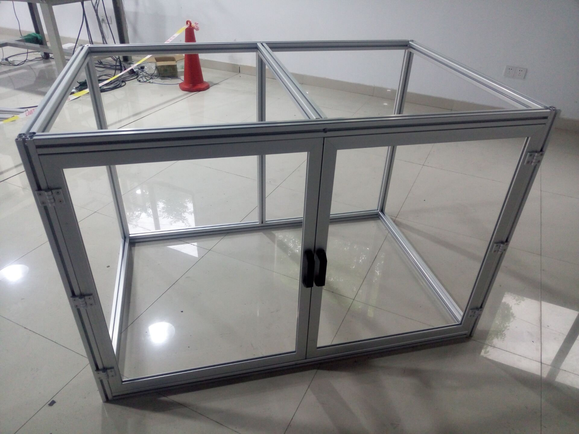 铝型材框架系列-安装透明有机玻璃